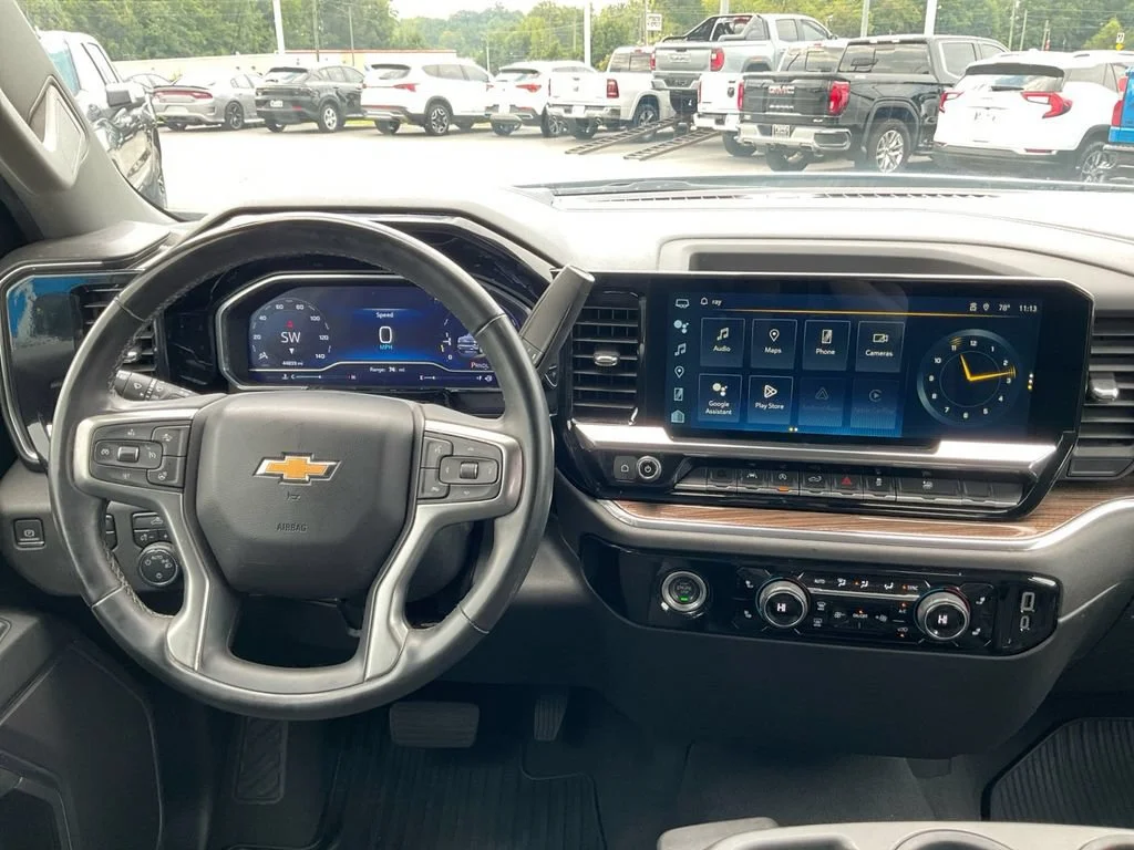 Used 2023 SUMMIT WHITE Chevrolet LT image 16