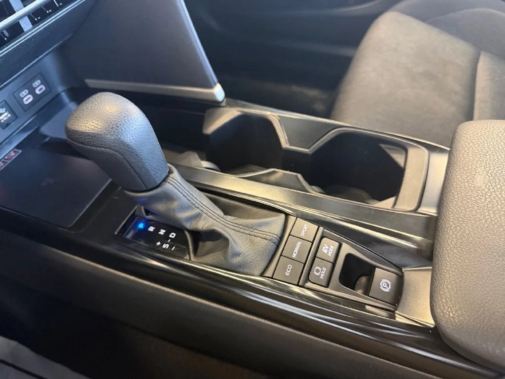 Used 2025 White Toyota LE image 32