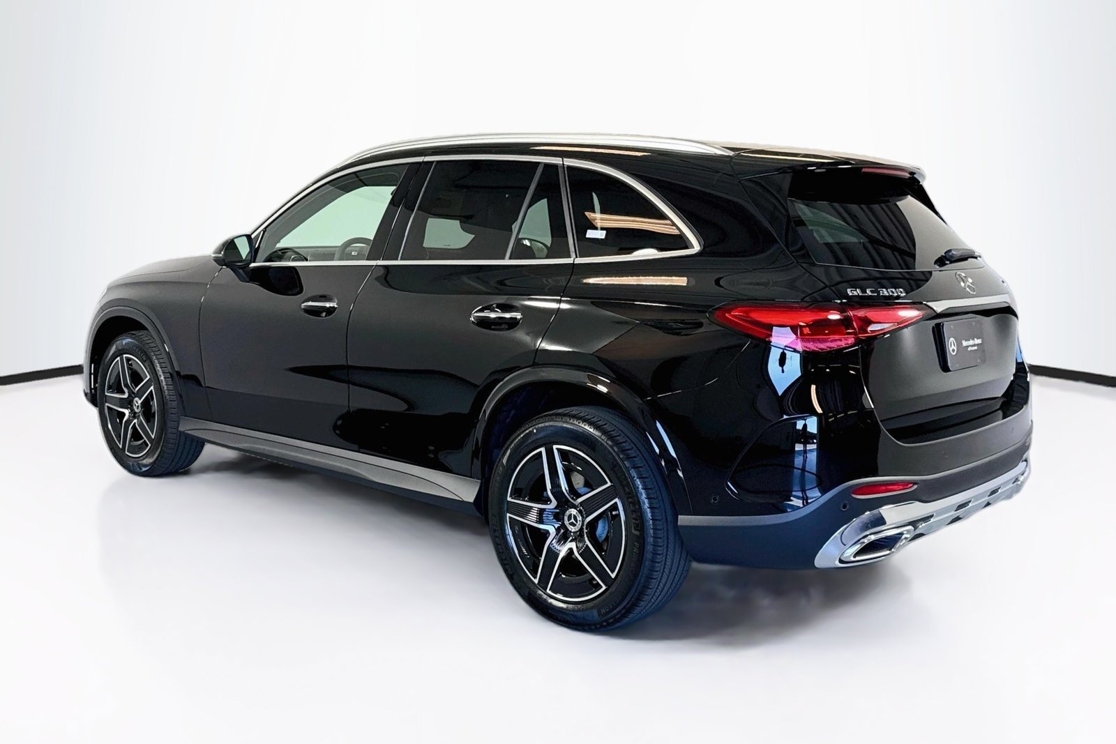 New 2026 Black Mercedes-Benz GLC 300 image 7