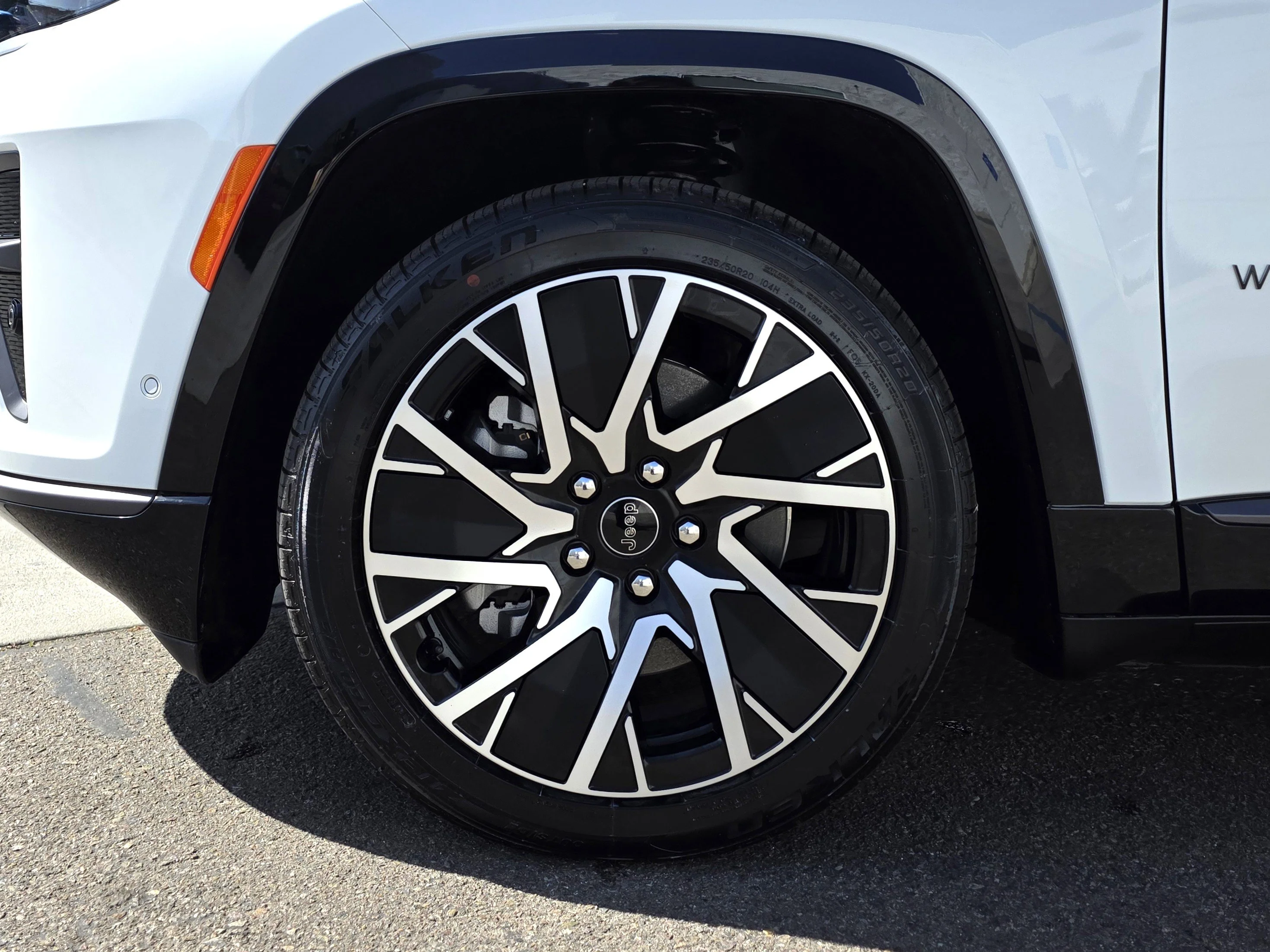 New 2025 Bright White Clearcoat Jeep Limited image 9