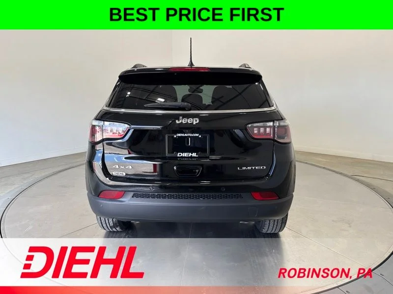 New 2026 Diamond Black Crystal Pearl-Coat Exterior Paint Jeep Limited image 6