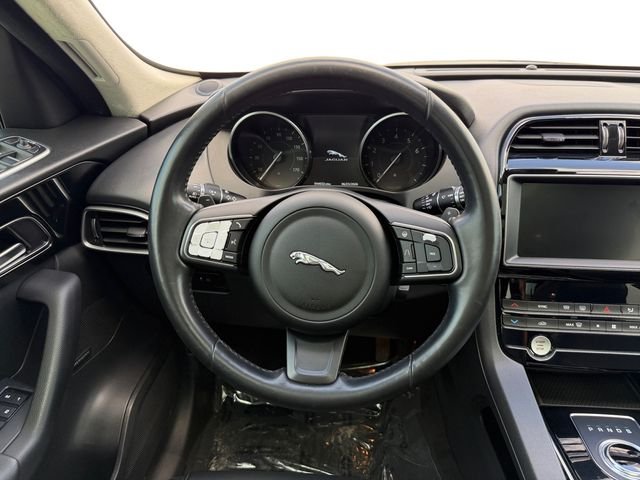 Used 2020  Jaguar 25t Premium image 13