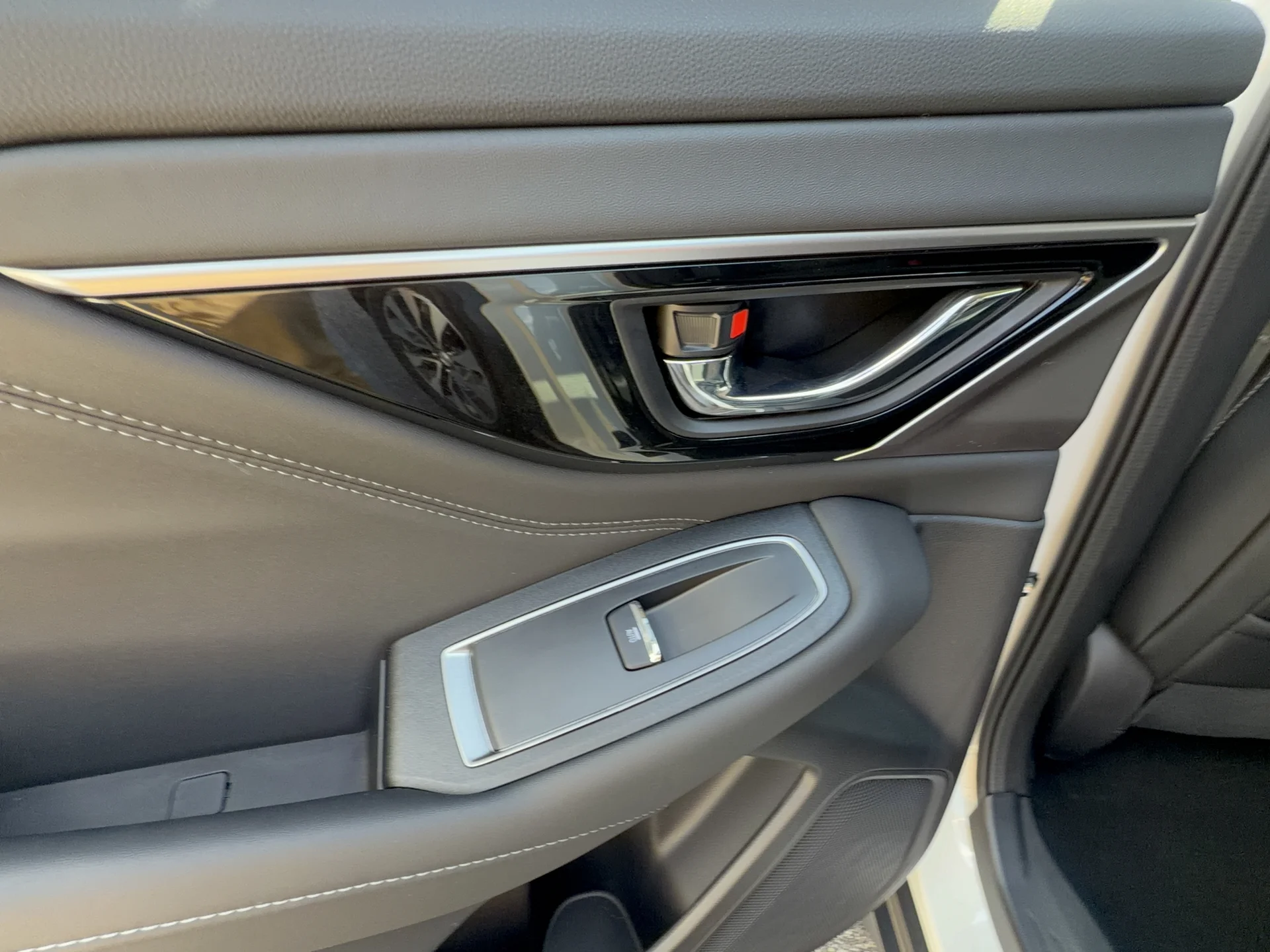 Used 2025 Crystal White Pearl Subaru Touring XT image 24