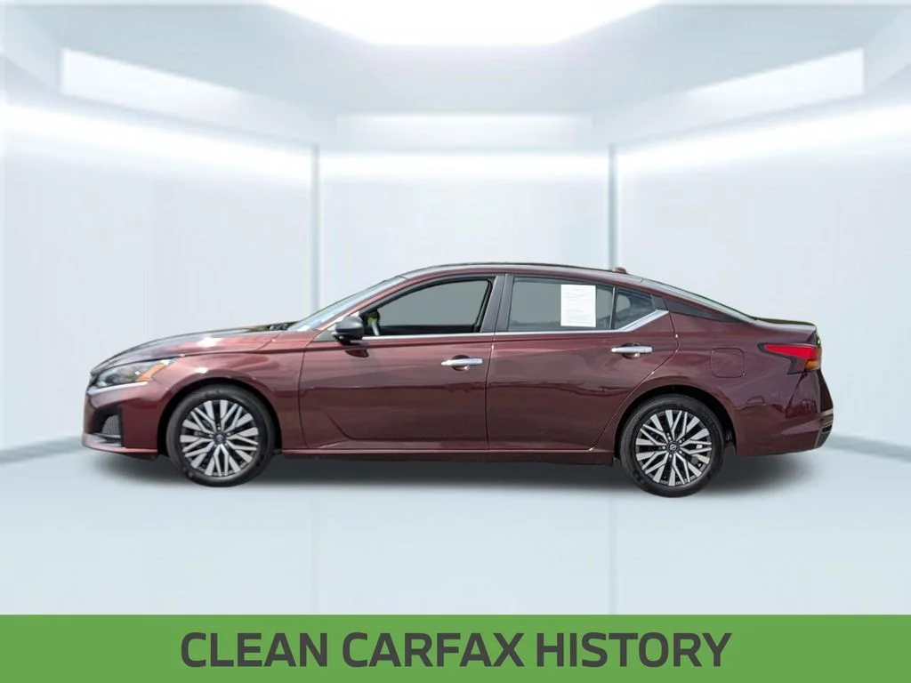 Used 2024 Red Nissan 2.5 SV image 2
