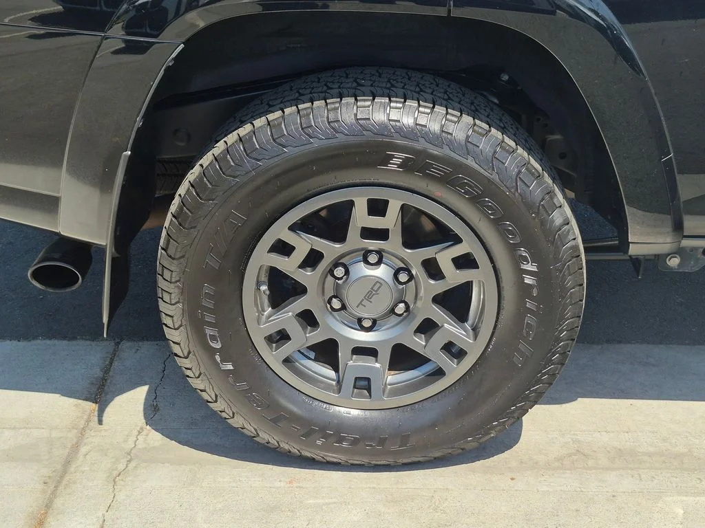 Used 2020 Black Toyota Venture image 29