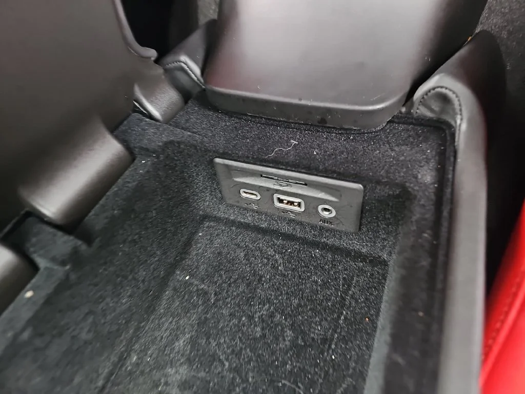 Used 2022 White Chevrolet Stingray image 25