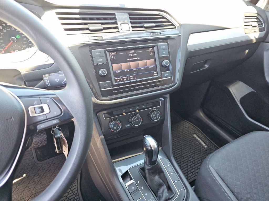Used 2019 Platinum Gray Metallic Volkswagen S image 32