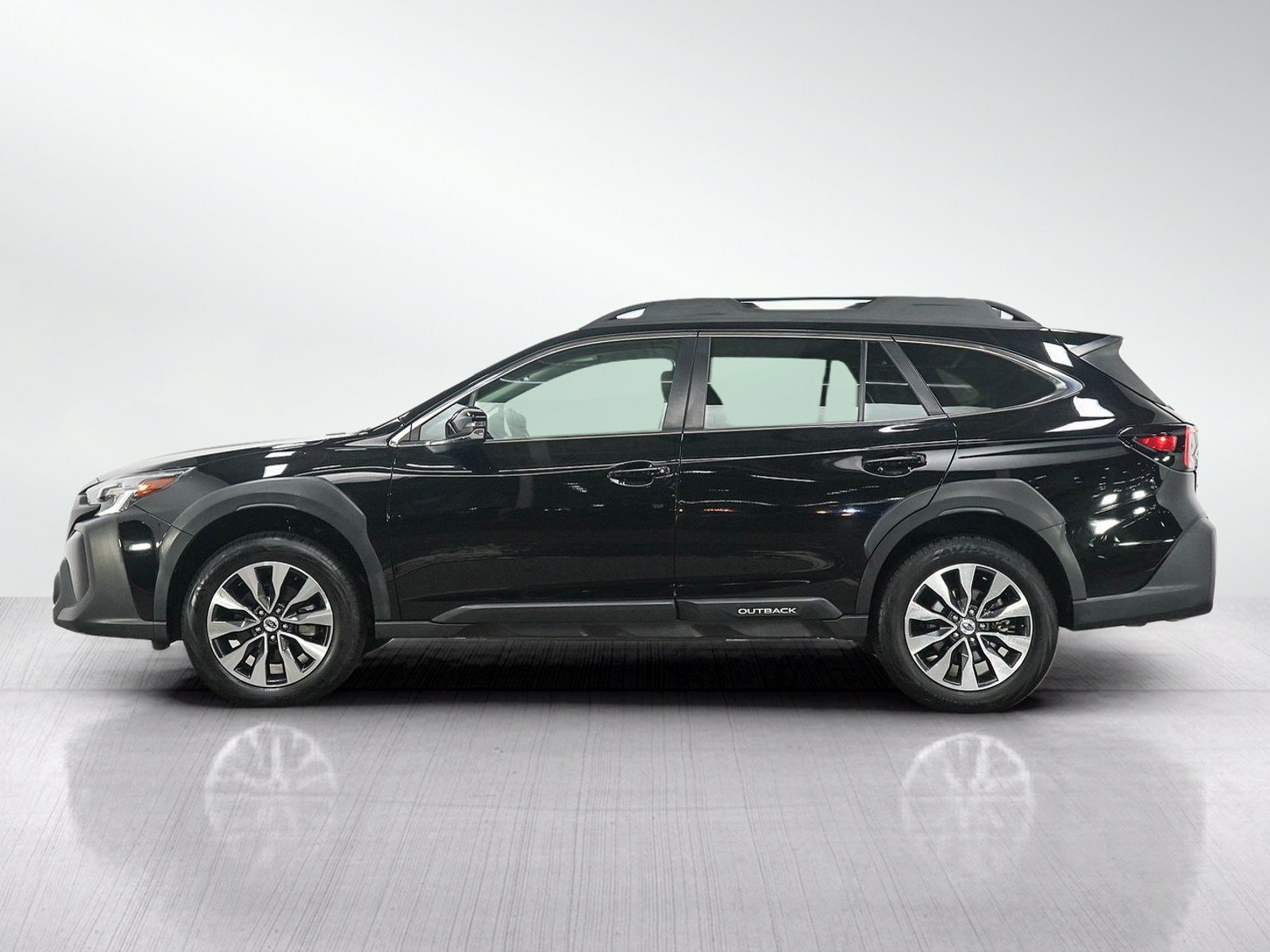 Used 2024 Subaru Outback Limited with VIN 4S4BTGND8R3140650 for sale in Burnsville, Minnesota