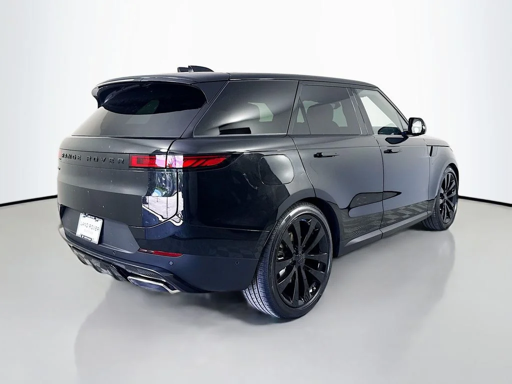 New 2026 Santorini Black Land Rover SE image 5
