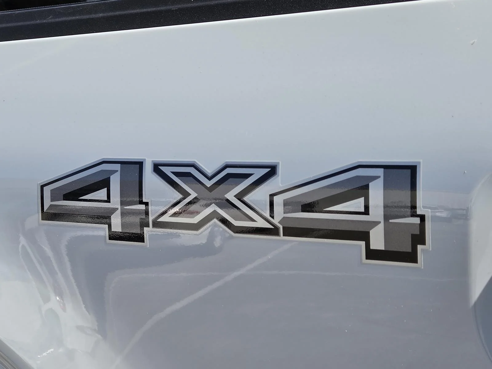 Used 2025 Oxford White Ford XLT 4WD SuperCrew 5.5