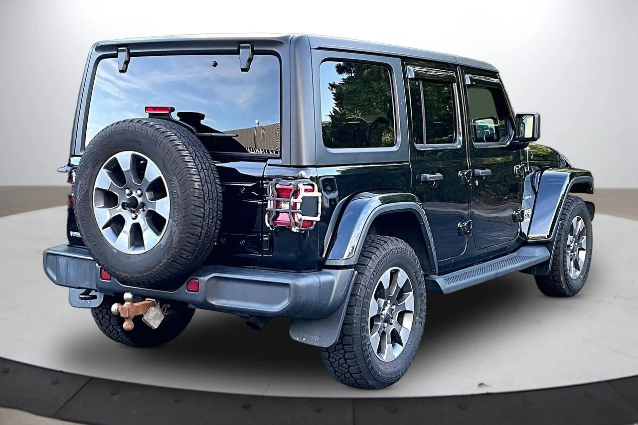 Used 2021 Black Jeep Sahara image 8
