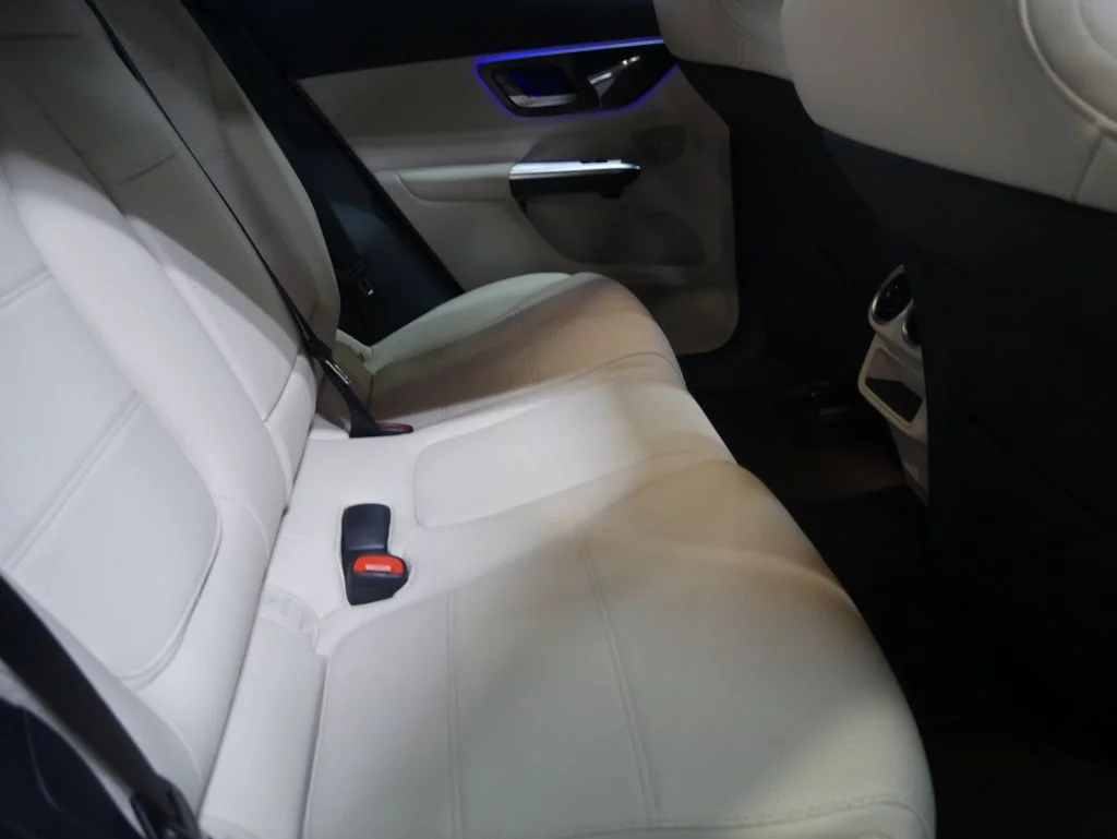 New 2026 Polar White Mercedes-Benz GLC 300 image 30