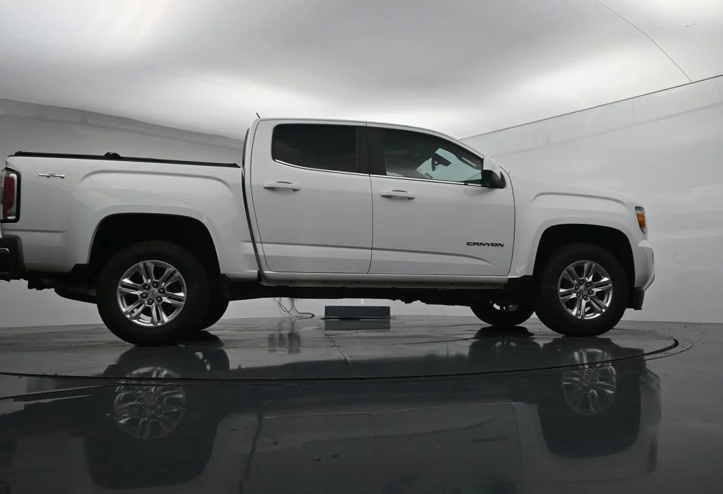 Used 2020 White GMC SLE1 image 38
