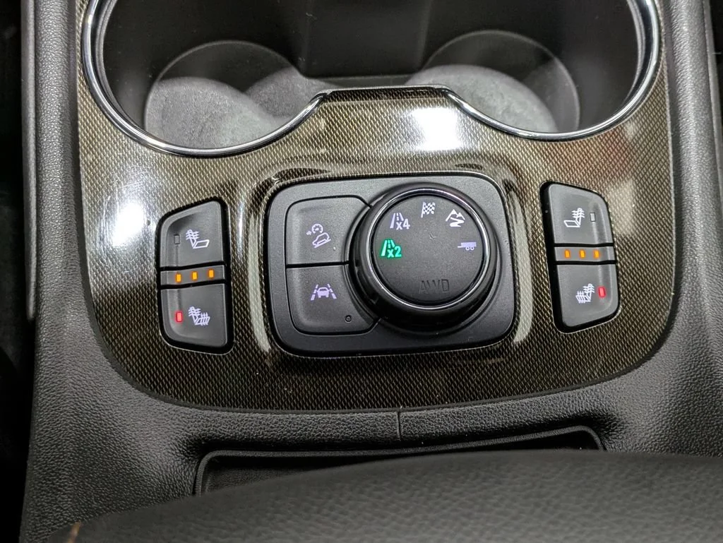 Used 2021 RED MAHOGANY METALLIC GMC AT4 image 38