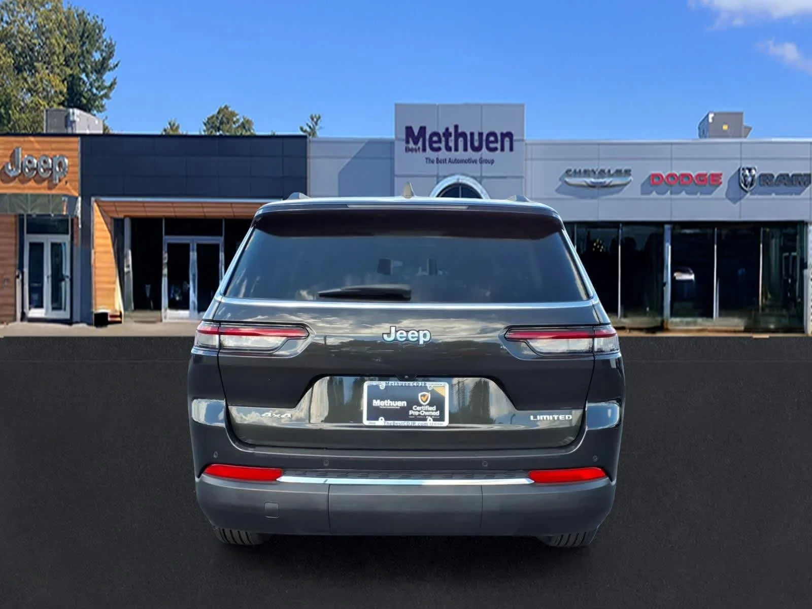 Used 2023 Rocky Mountain Pearlcoat Jeep Limited image 5