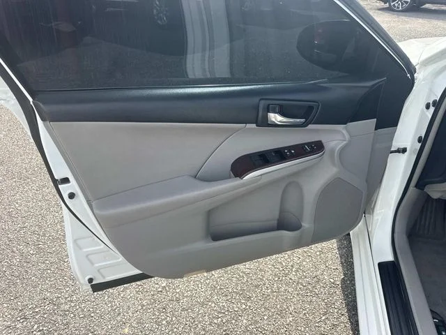 Used 2012 White Toyota XLE image 26