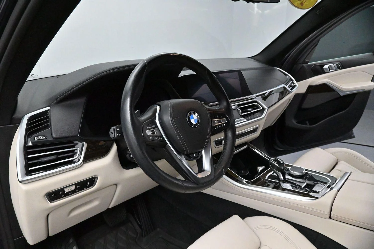 Used 2019 Arctic Gray Metallic BMW xDrive40i image 20
