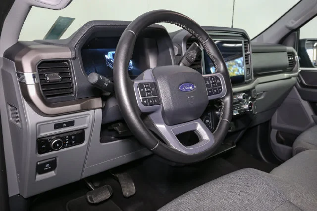 Used 2025 Gray Ford XLT image 19