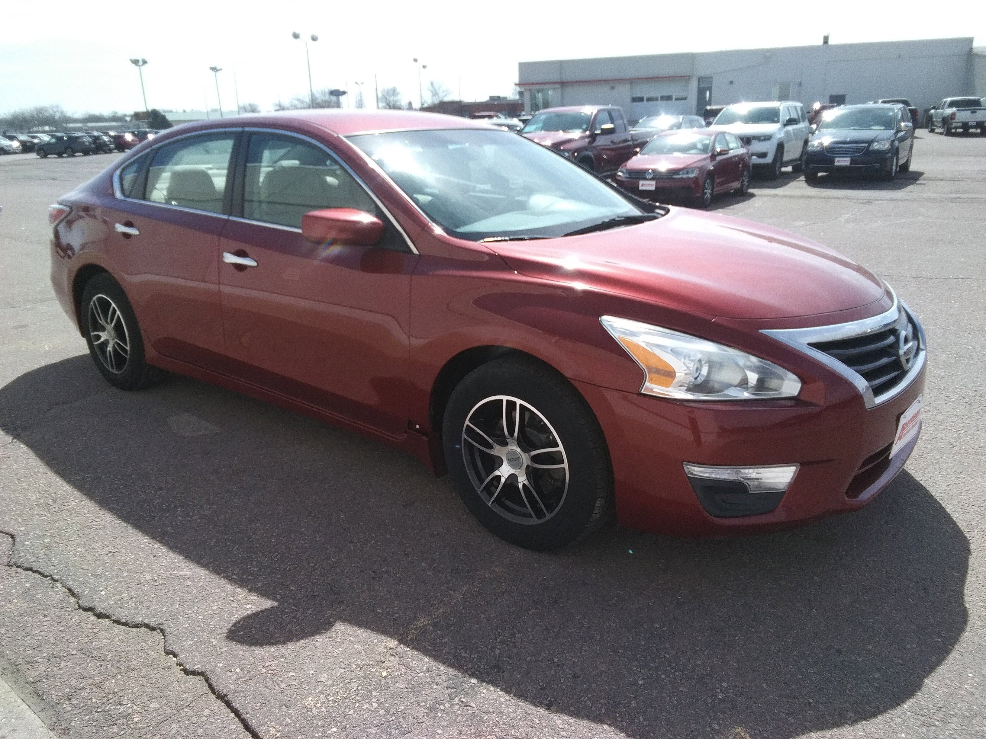 Used 2015 Red Nissan 2.5 S image 4