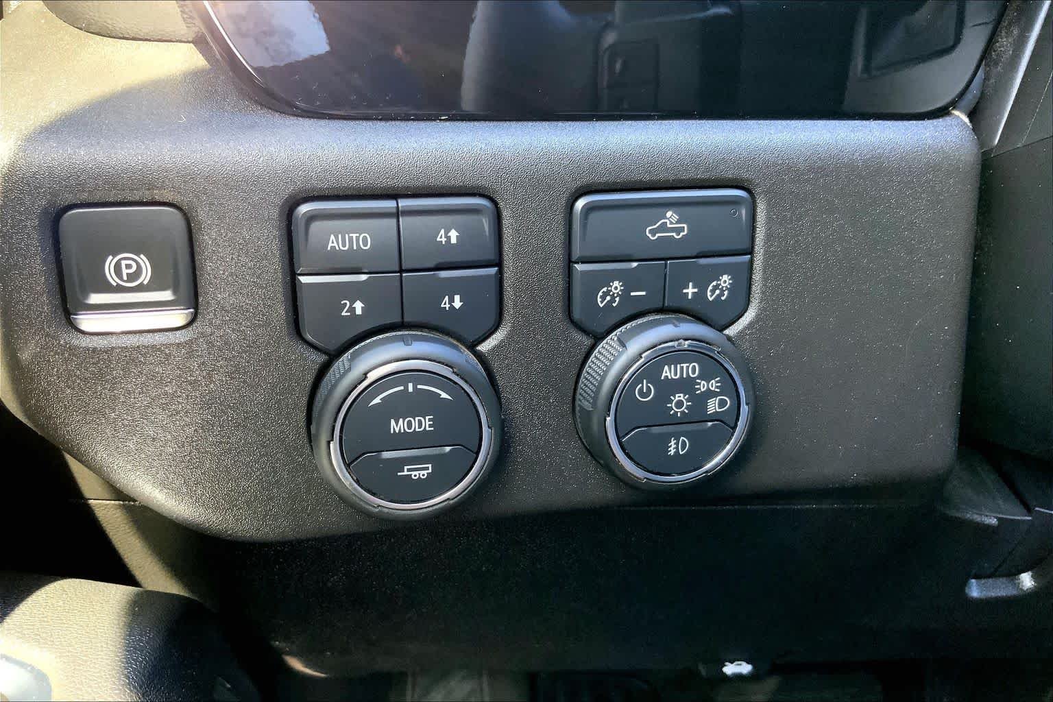Used 2025 Summit White Chevrolet RST image 35