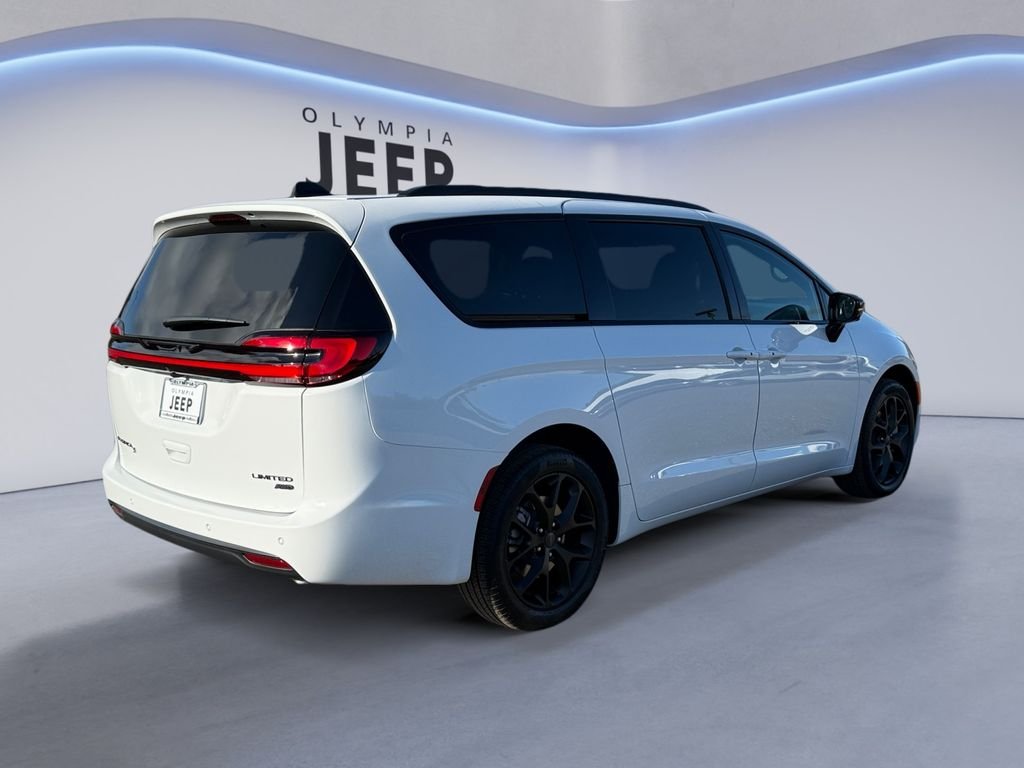 New 2027 Bright White Clear-Coat Exterior Paint Chrysler Limited image 5
