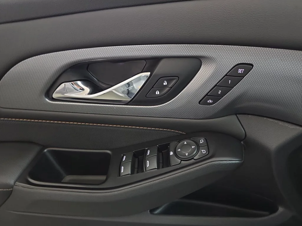 Used 2020 Silver Ice Metallic Chevrolet Premier image 29