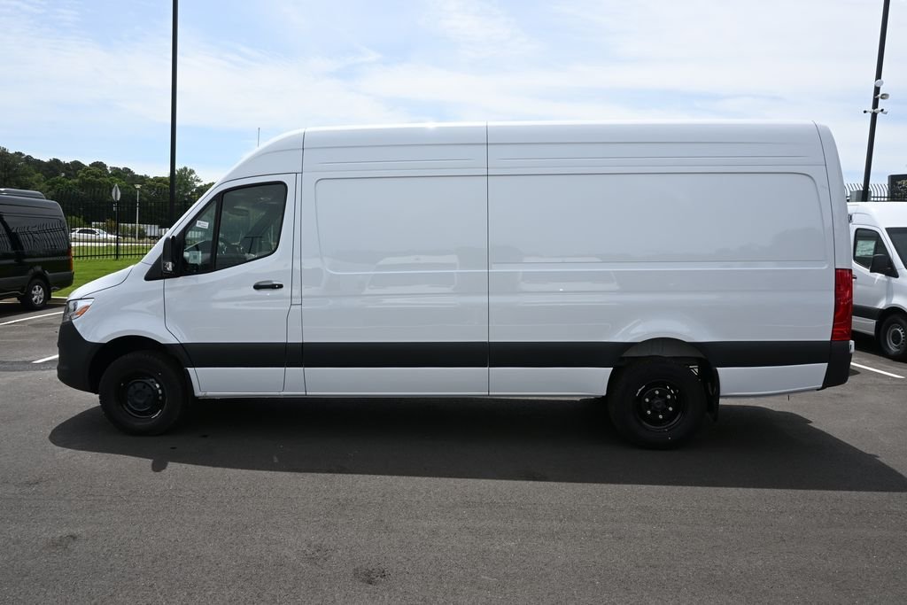 New 2026 Arctic White Mercedes-Benz Cargo 170 WB image 3