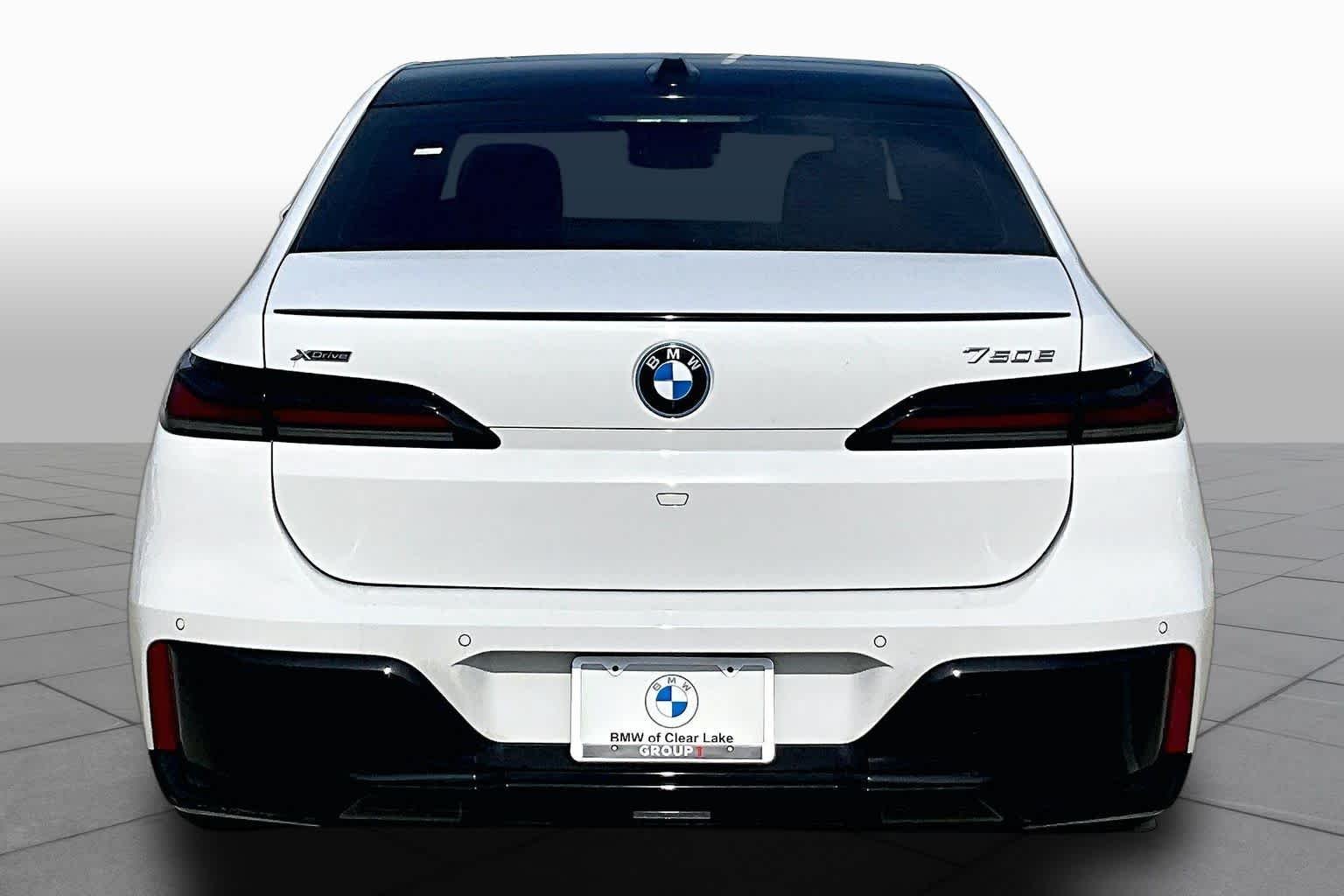 Used 2026 Alpine White BMW 750e xDrive image 4