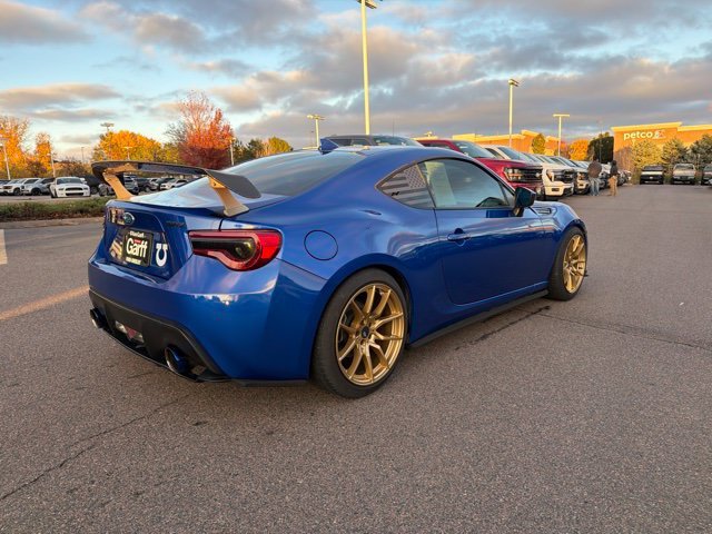 Used 2018 Blue Subaru Premium image 5