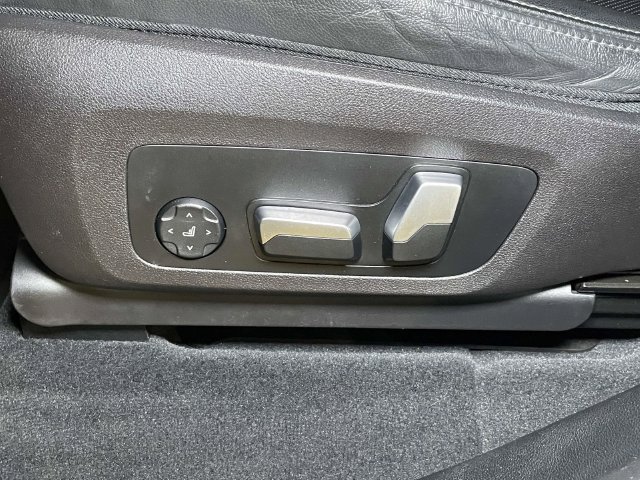 Used 2022 Black BMW xDrive30i image 17