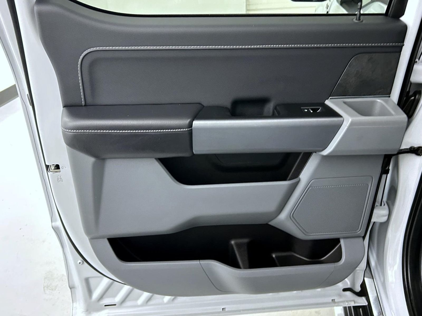 Used 2025 White Ford XLT image 20