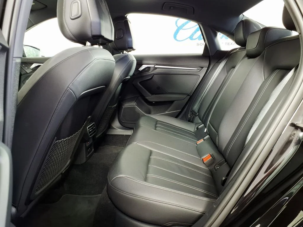 Used 2024  Audi 40 Premium image 8