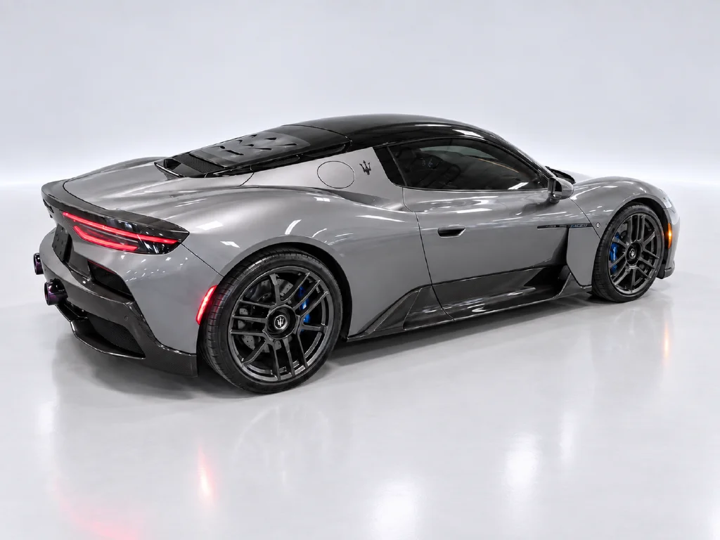 Used 2022 Gray Maserati Base image 4