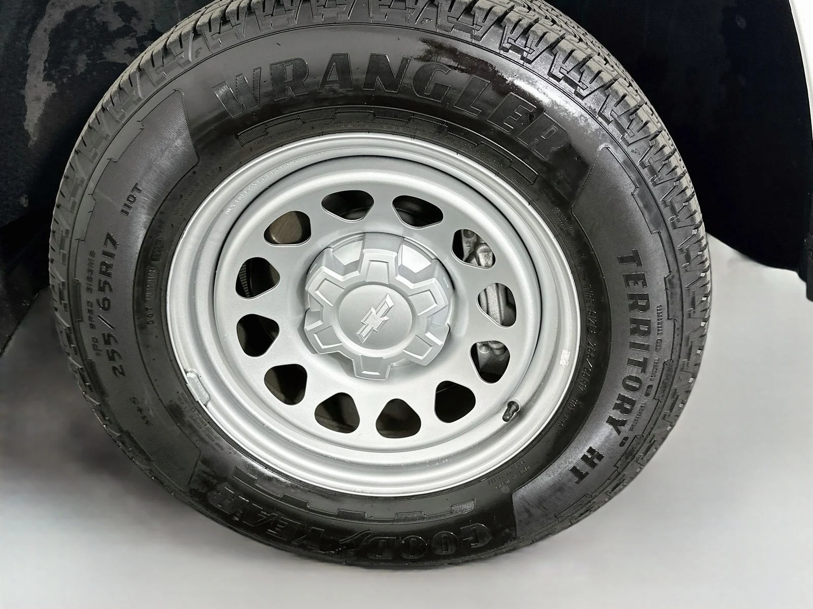 Used 2025 Summit White Chevrolet Work Truck image 31