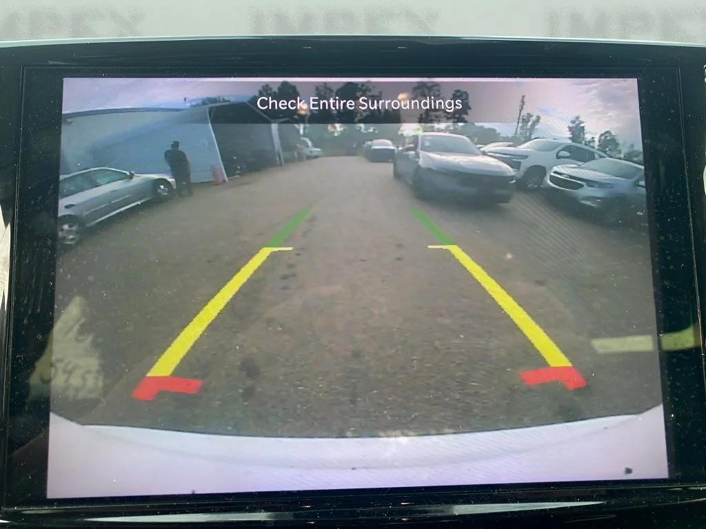 Used 2024 White Chrysler Hybrid Select image 14