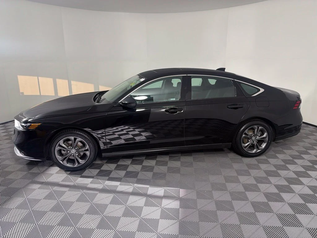 Used 2024 Crystal Black Pearl Honda EX image 4