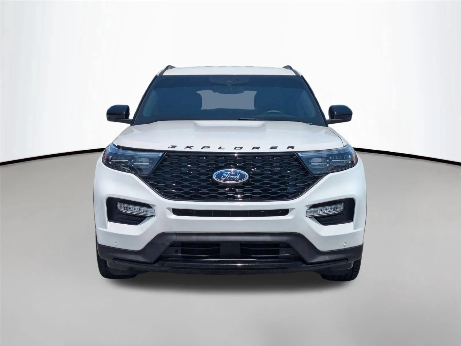 Used 2023 Star White Metallic Tri-Coat Ford ST-Line image 2