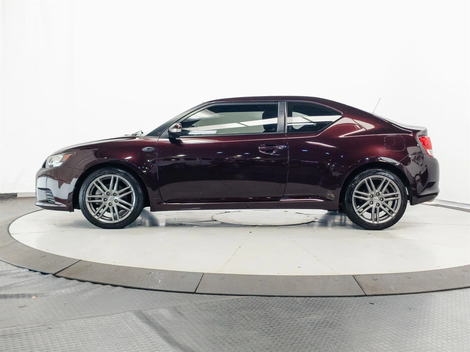 Used 2013 Red Scion Base image 7