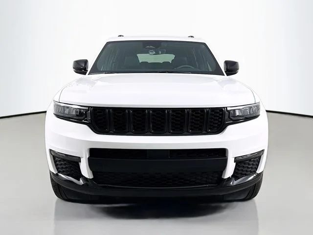 Used 2025 White Jeep Limited image 2