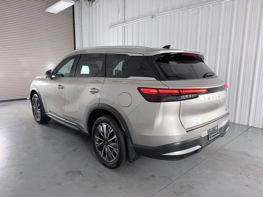 New 2027 WARM TITANIUM INFINITI Luxe FWD image 8