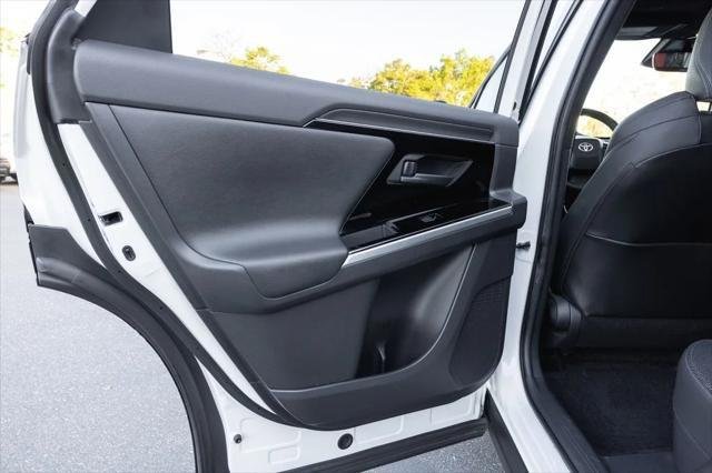 Certified Used 2023 WIND CHILL PEARL* Toyota  image 28