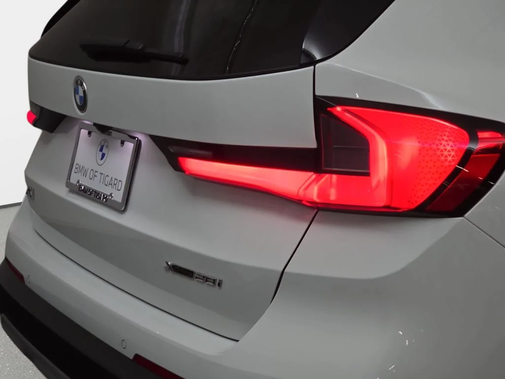 Used 2025 Alpine White BMW xDrive28i image 35