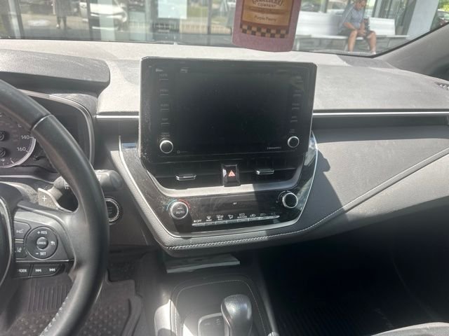 Used 2022 White Toyota SE image 6