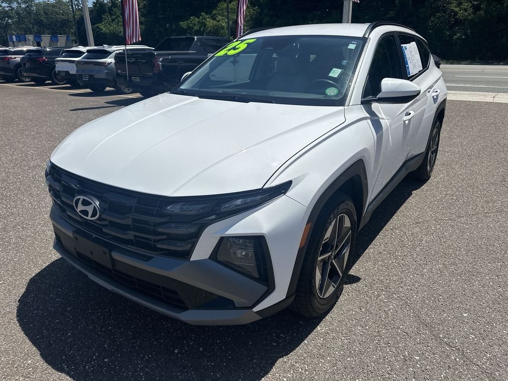 Used 2025 White Hyundai SEL image 12
