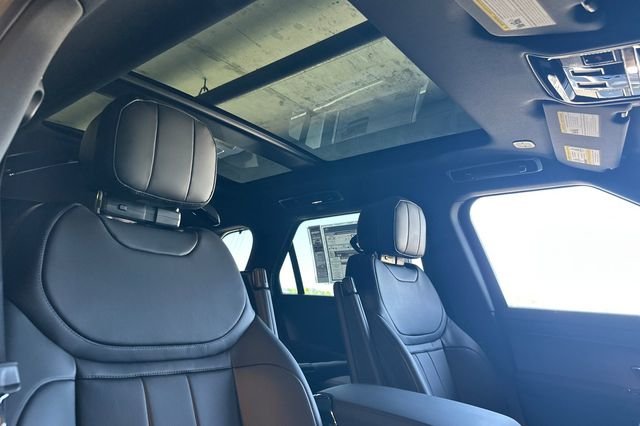 New 2026 Fuji White Land Rover SE image 16