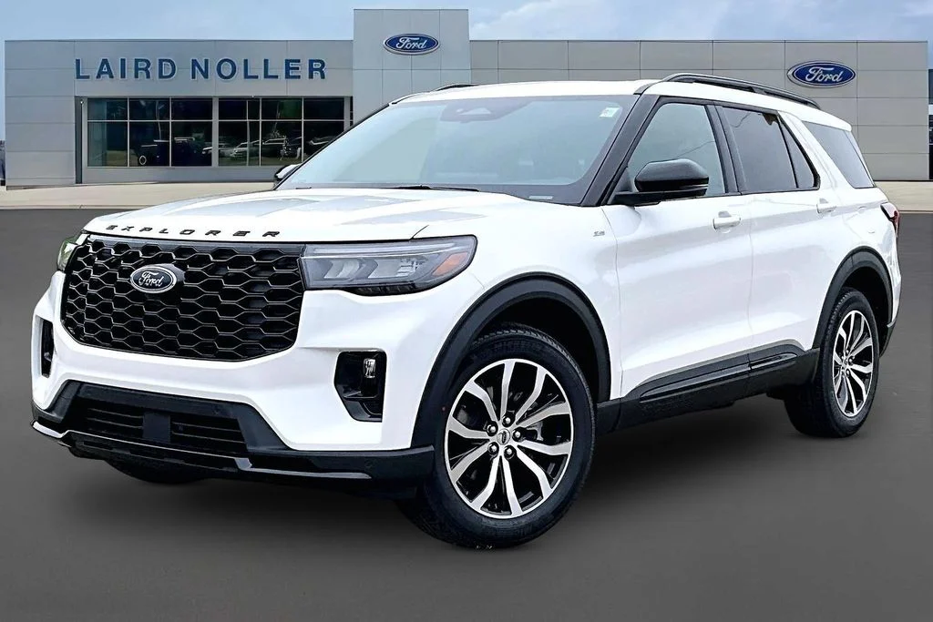 2026 Ford Explorer ST-LINE 4WD's photo
