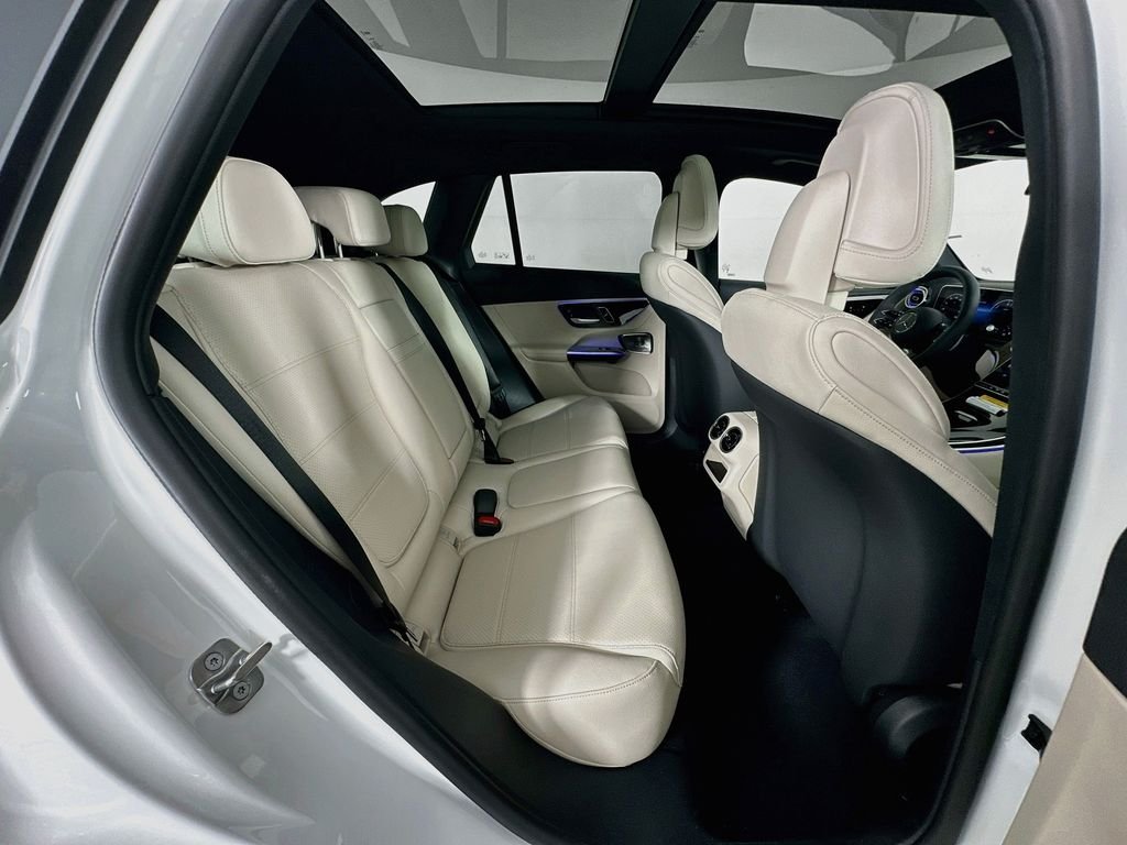New 2027 Polar White Mercedes-Benz GLC 350e image 29