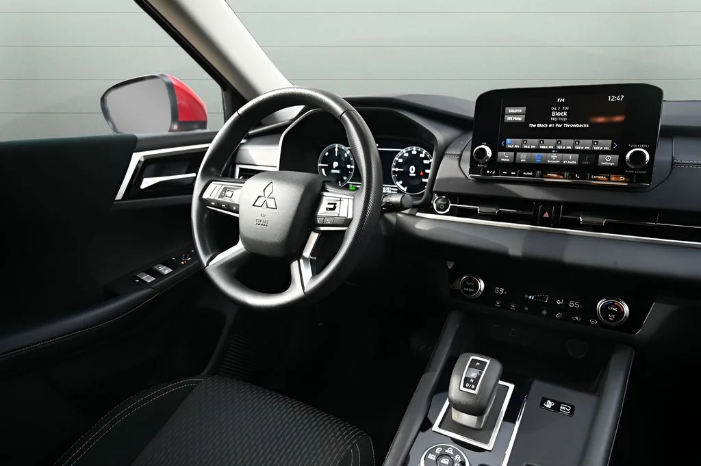 Used 2024 Red Mitsubishi ES image 23