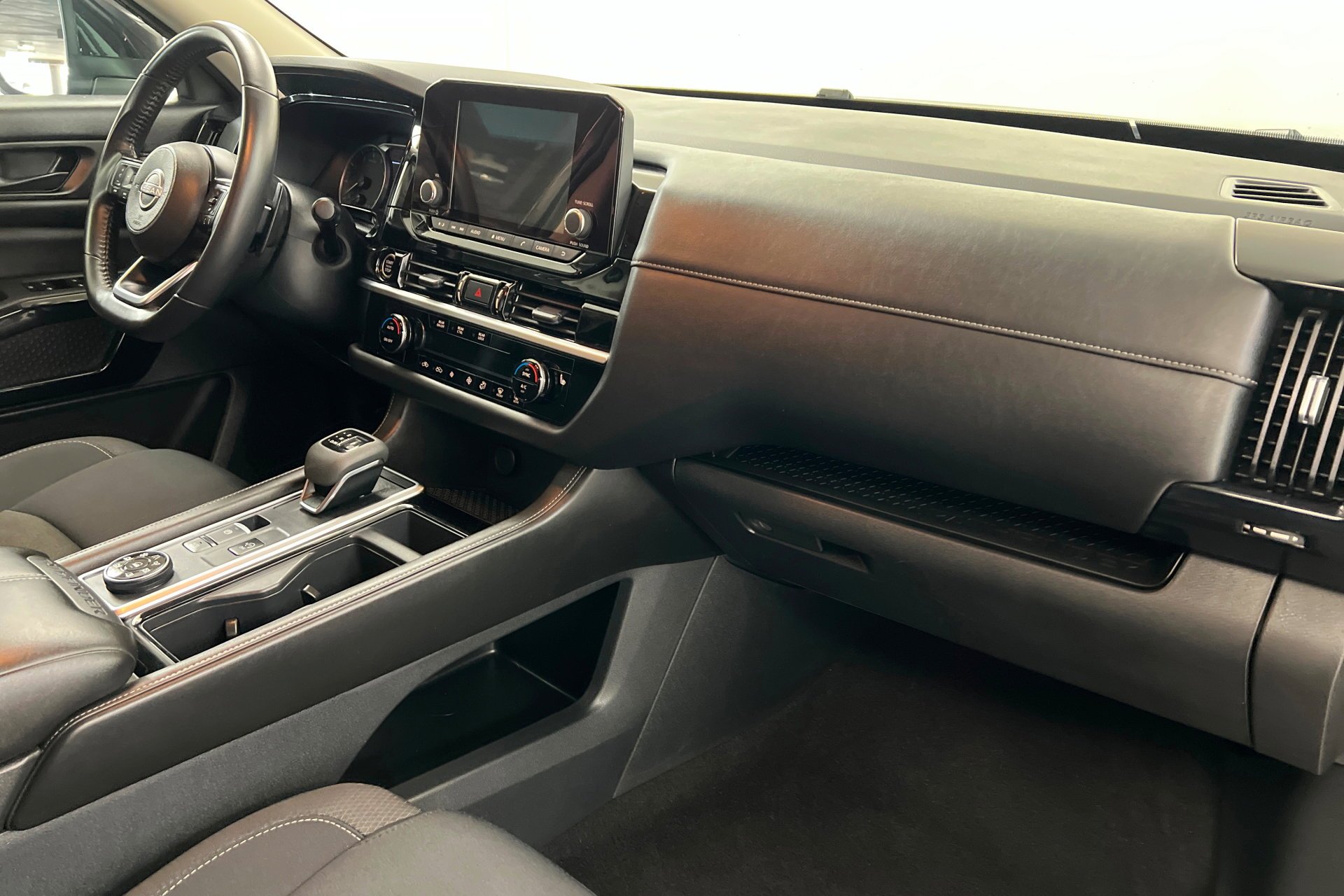 2024 Nissan Pathfinder SV - Photo 26