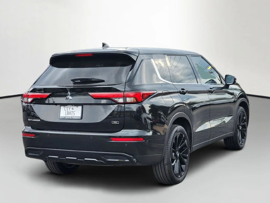 Used 2024  Mitsubishi SE Black Edition image 7